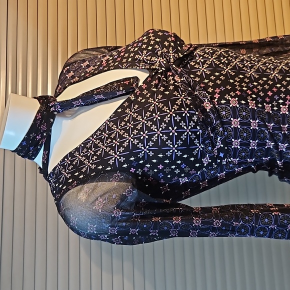 UK Size 6-8 cross wrap top, accentuates bust, transparent sleeves, pussybow tie - Picture 9 of 15